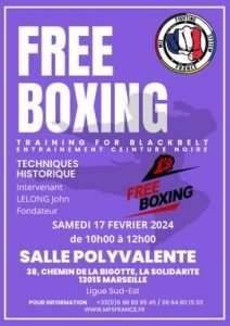 Entraînement de boxe libre. Échauffement avec des exercices de shadow boxing