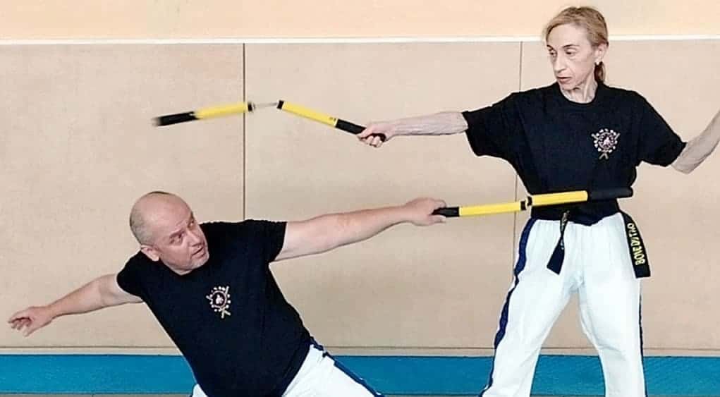 Démonstration de techniques avancées de nunchaku